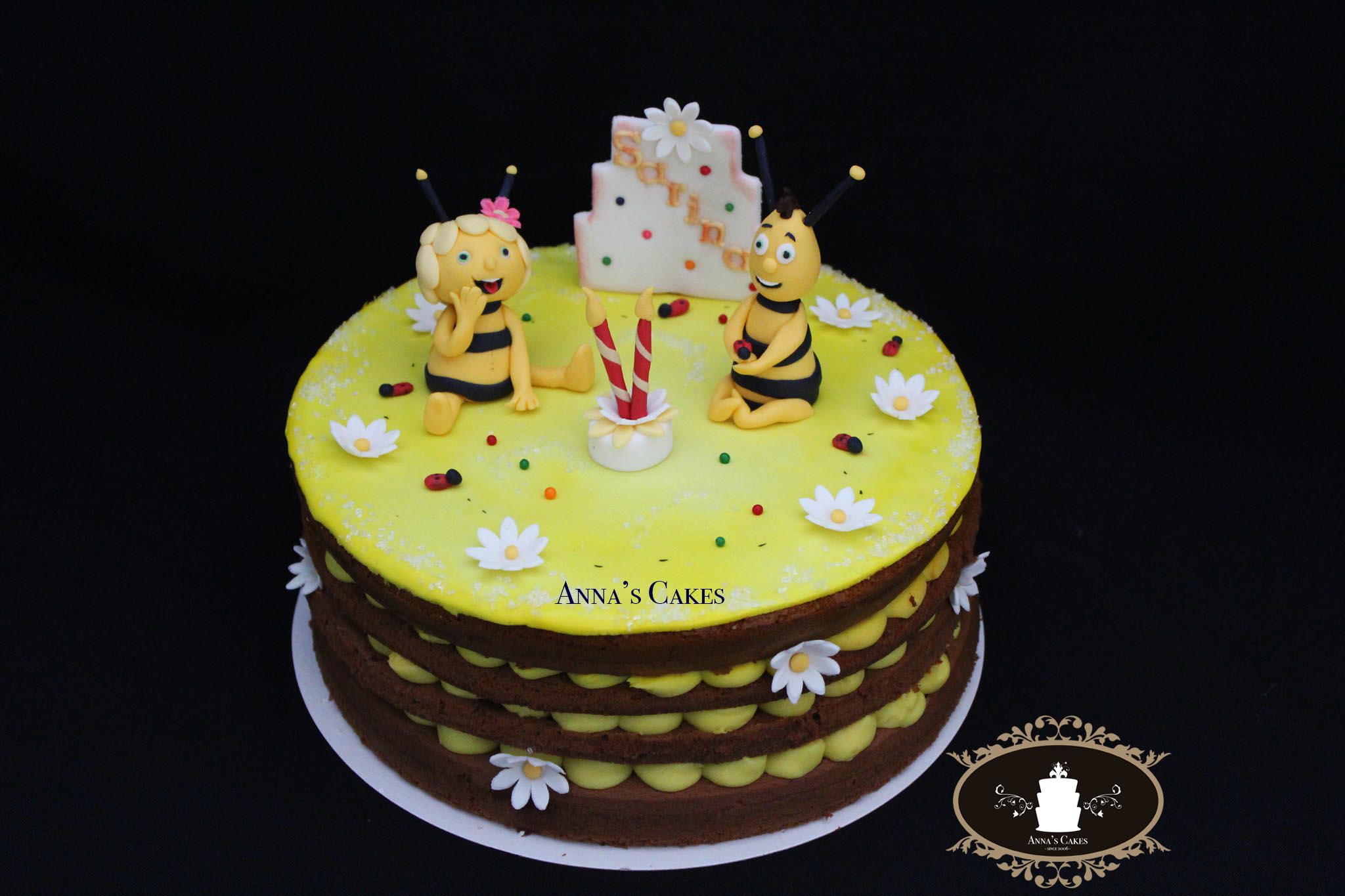 Taart met 3D bijen van suiker